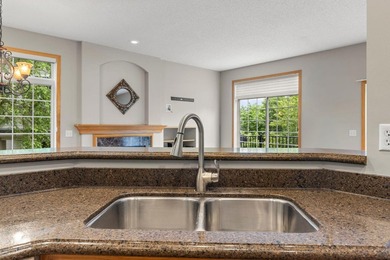 Wonderful end unit in a neighborhood adjacent to Eagle Valley - photo 16