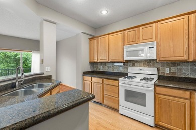 Wonderful end unit in a neighborhood adjacent to Eagle Valley - photo 18