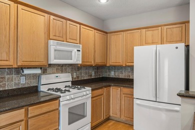 Wonderful end unit in a neighborhood adjacent to Eagle Valley - photo 19