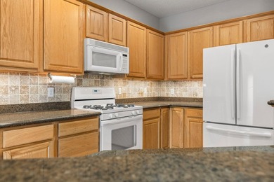 Wonderful end unit in a neighborhood adjacent to Eagle Valley - photo 20