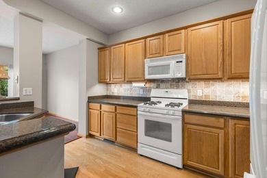 Wonderful end unit in a neighborhood adjacent to Eagle Valley - photo 22