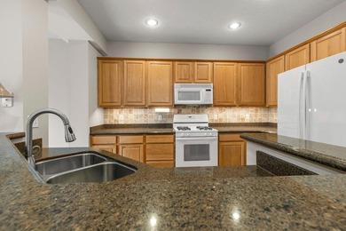 Wonderful end unit in a neighborhood adjacent to Eagle Valley - photo 23