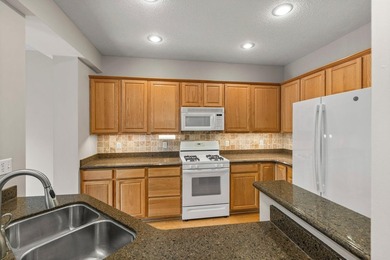 Wonderful end unit in a neighborhood adjacent to Eagle Valley - photo 24