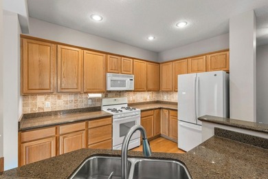 Wonderful end unit in a neighborhood adjacent to Eagle Valley - photo 25