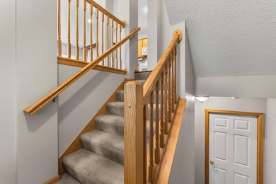 Wonderful end unit in a neighborhood adjacent to Eagle Valley - photo 28