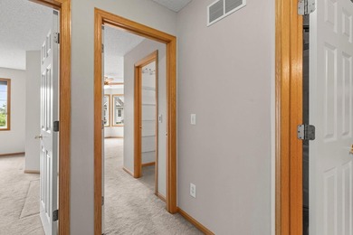 Wonderful end unit in a neighborhood adjacent to Eagle Valley - photo 30