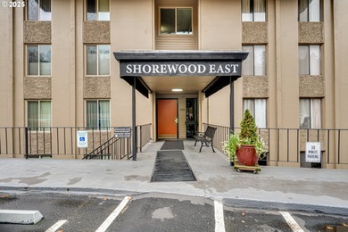 Lake Condo For Sale in Vancouver, Washington