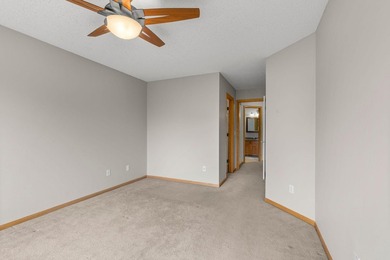 Wonderful end unit in a neighborhood adjacent to Eagle Valley - photo 36