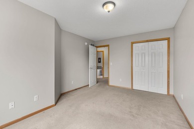 Wonderful end unit in a neighborhood adjacent to Eagle Valley - photo 40