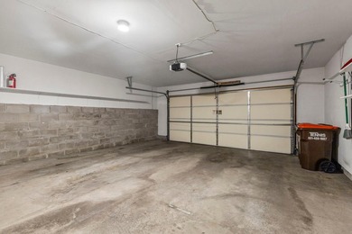 Wonderful end unit in a neighborhood adjacent to Eagle Valley - photo 46