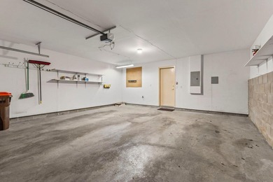 Wonderful end unit in a neighborhood adjacent to Eagle Valley - photo 47