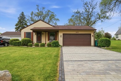 Immaculate in town ranch on a rare double lot. This beautifully - photo 1