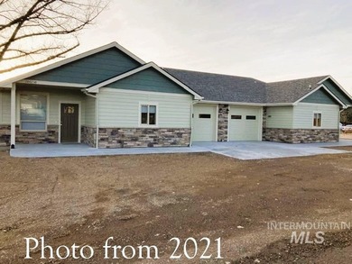 Turnkey income-producing duplex built in 2020 with modern - photo 2