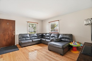 Immaculate in town ranch on a rare double lot. This beautifully - photo 3