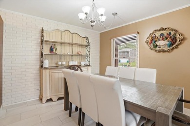 Immaculate in town ranch on a rare double lot. This beautifully - photo 6
