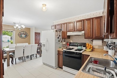 Immaculate in town ranch on a rare double lot. This beautifully - photo 9