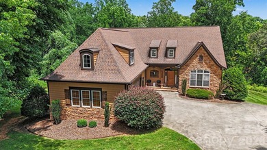Fabulous SMART CONSTRUCTION home has it all--privacy, desirable - photo 2