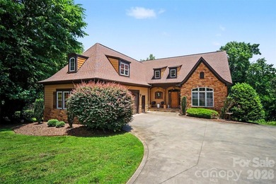 Fabulous SMART CONSTRUCTION home has it all--privacy, desirable - photo 3