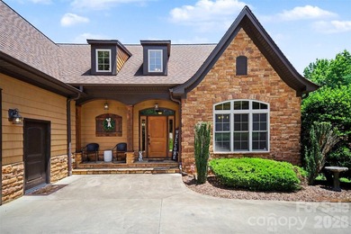 Fabulous SMART CONSTRUCTION home has it all--privacy, desirable - photo 4