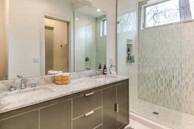This beautifully crafted, extraordinary private and quiet Modern - photo 14