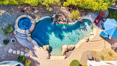 PRICED WAY BELOW APPRAISED VALUE: SELLER IS HIGHLY MOTIVATED AND - photo 6