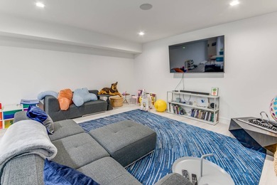 This beautifully crafted, extraordinary private and quiet Modern - photo 20