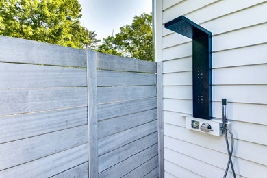 This beautifully crafted, extraordinary private and quiet Modern - photo 21
