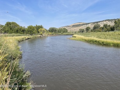 Nestled along the pristine White River just 11 miles west of - photo 3
