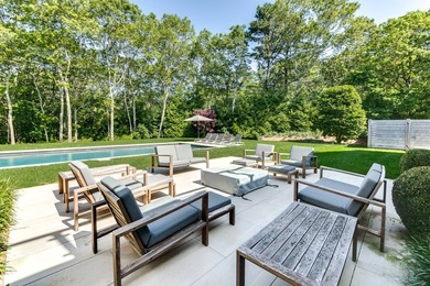 This beautifully crafted, extraordinary private and quiet Modern - photo 23