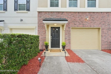 Lake Townhome/Townhouse For Sale in Jacksonville, Florida