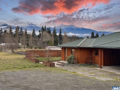 Mid-Century Rustic Charm Meets Modern Luxury! This beautifully - photo 2