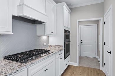 Discover this like-new, upgraded Hallmark home in Sun City - photo 9