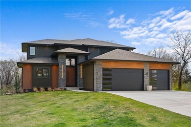 Lake Winnebago Home For Sale in Lake Winnebago Missouri