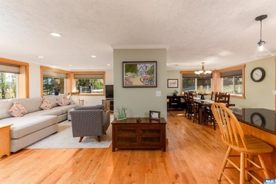 Welcome to this beautifully crafted single-level rambler on 5 - photo 5