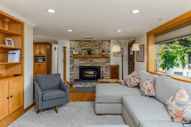 Welcome to this beautifully crafted single-level rambler on 5 - photo 7