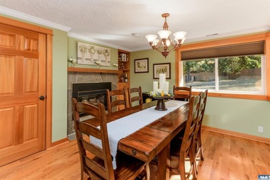Welcome to this beautifully crafted single-level rambler on 5 - photo 9