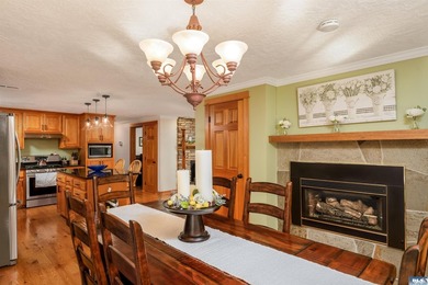 Welcome to this beautifully crafted single-level rambler on 5 - photo 10