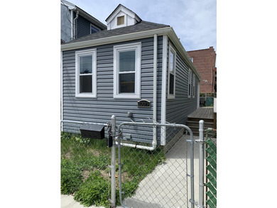Cozy 3 room house. 2 bedroom 1 bathroom, Bungalow. Updated - photo 2