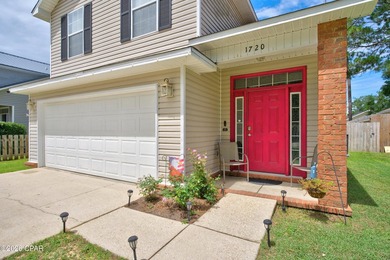 Welcome home to this inviting 3-bedroom, 2.5-bath property - photo 2