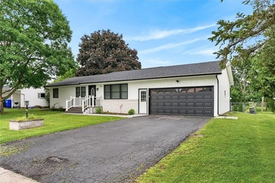 Welcome to 20 Flamingo Dr in Gates, fully renovated ranch-style - photo 2