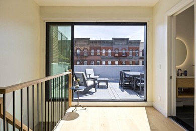 391 Manhattan Avenue A masterfully renovated South Harlem - photo 3