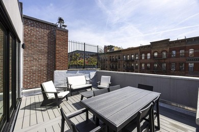 391 Manhattan Avenue A masterfully renovated South Harlem - photo 4