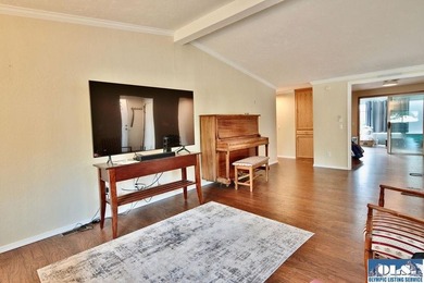 Welcome to your serene retreat in Parkwood Estates, a peaceful - photo 6