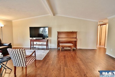 Welcome to your serene retreat in Parkwood Estates, a peaceful - photo 7