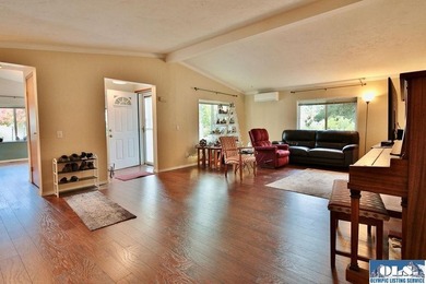 Welcome to your serene retreat in Parkwood Estates, a peaceful - photo 8