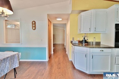 Welcome to your serene retreat in Parkwood Estates, a peaceful - photo 10