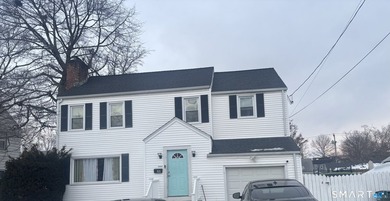 This beautiful colonial offers timeless charm with comfortable - photo 2
