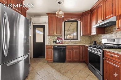 Turnkey Windsor Terrace 2BR/2BA townhouse w/ finished basement - photo 3