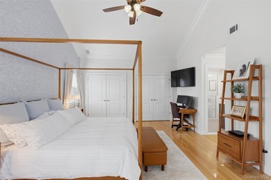Welcome to 84 Erik Drive, a beautifully updated Devon end unit - photo 17