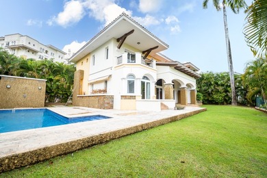 Luxury Golf Villa with Canal and City Skyline Views

Residential - photo 29